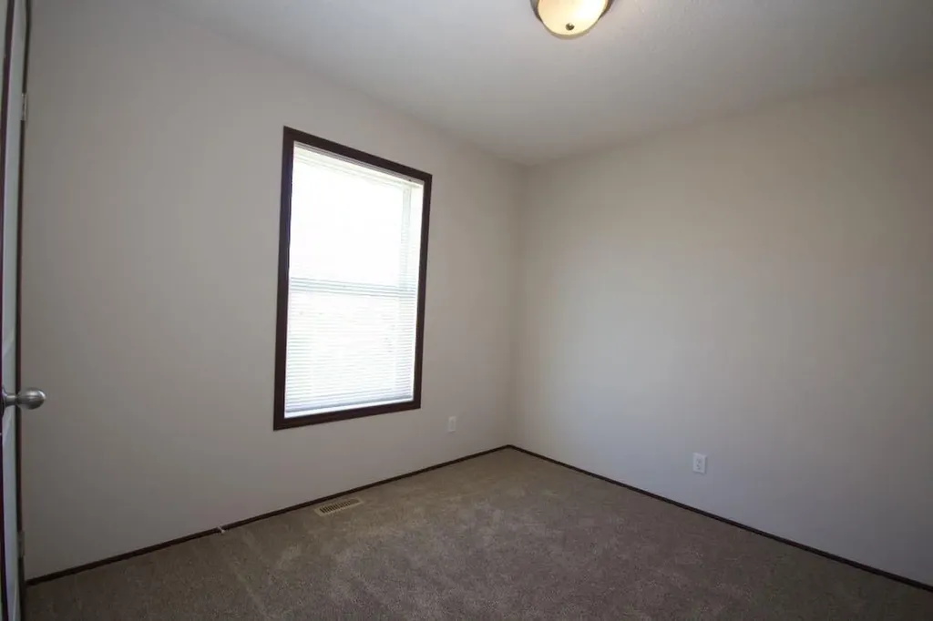 323 2 Street NW Redcliff AB T0J 2P2