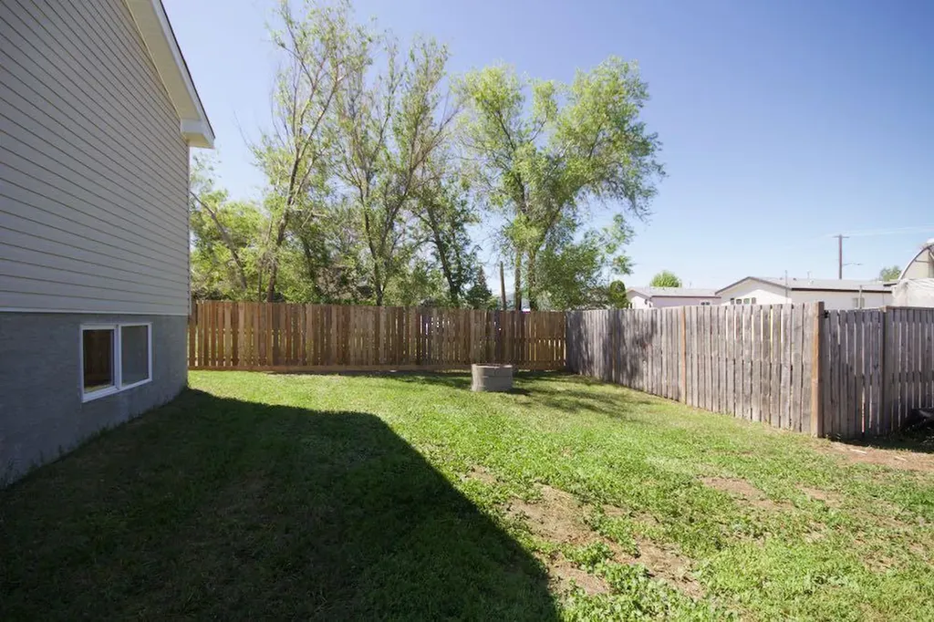 323 2 Street NW Redcliff AB T0J 2P2