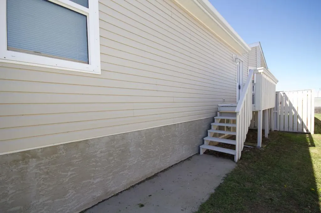 323 2 Street NW Redcliff AB T0J 2P2