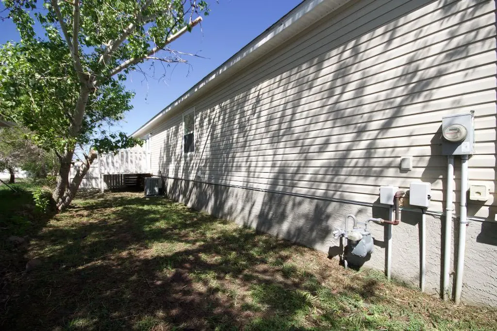 323 2 Street NW Redcliff AB T0J 2P2