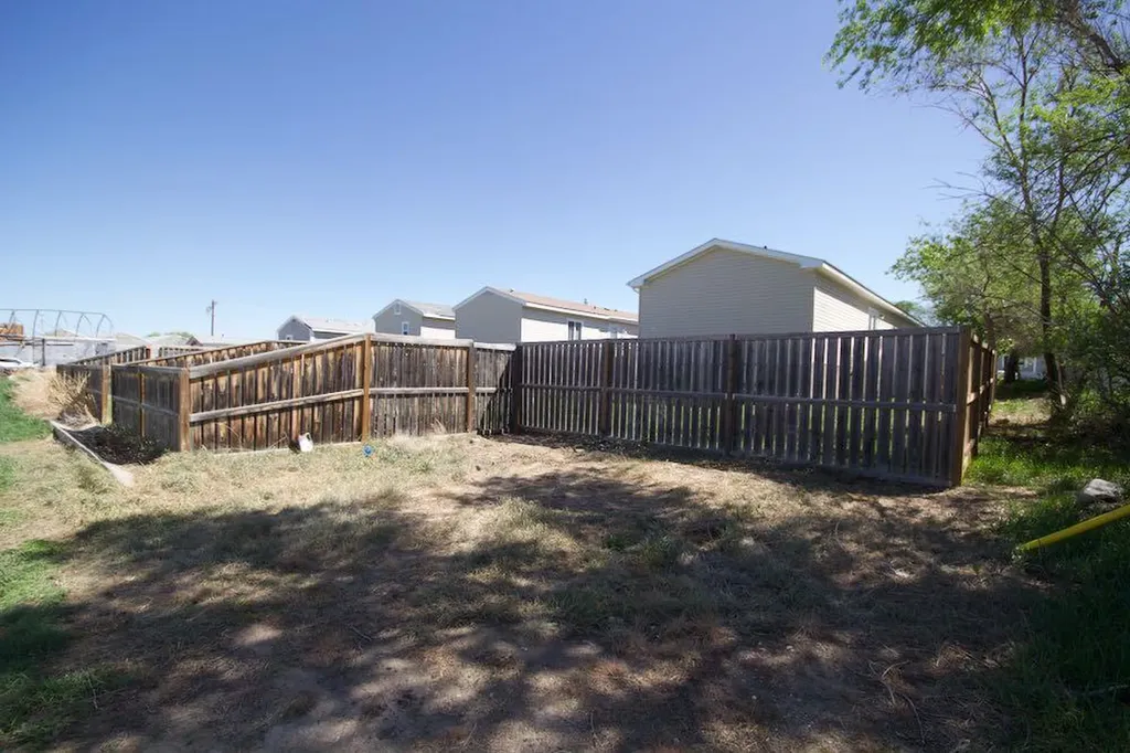 323 2 Street NW Redcliff AB T0J 2P2