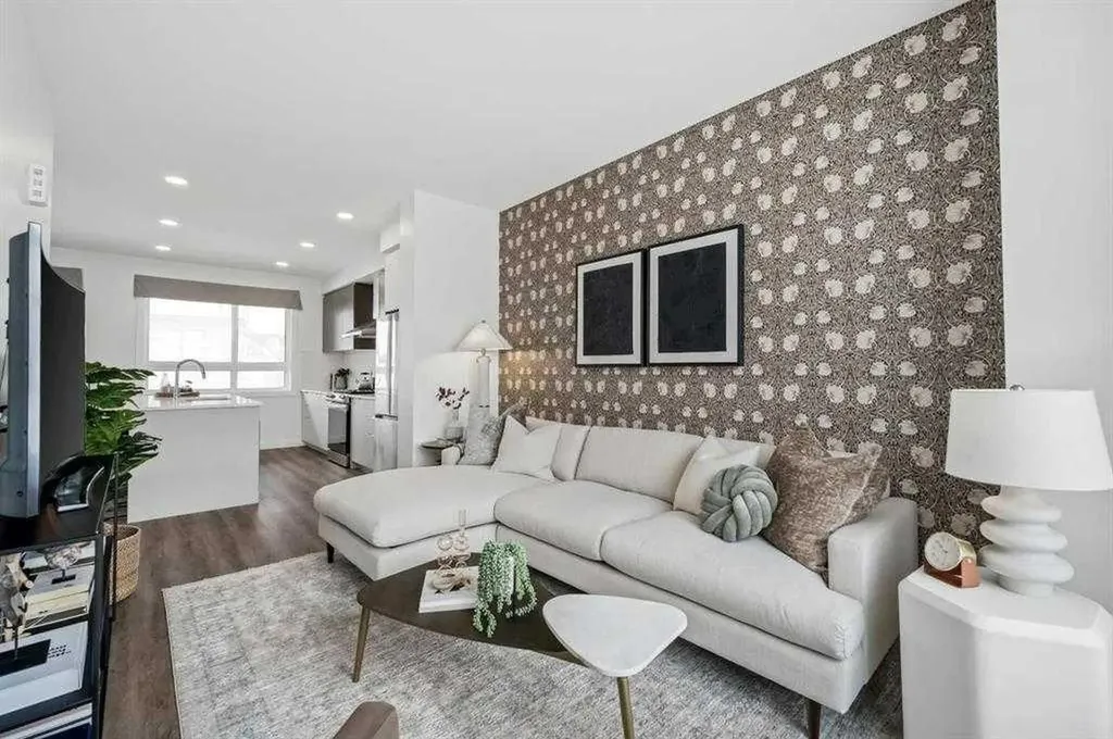 293 Dieppe Drive SW Calgary AB T3E 8H6