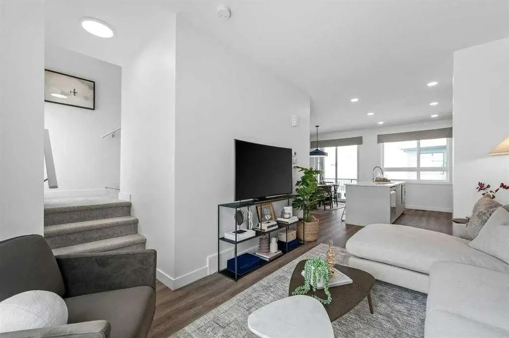 293 Dieppe Drive SW Calgary AB T3E 8H6