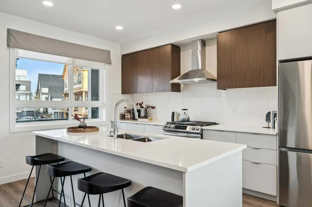 293 Dieppe Drive SW Calgary AB T3E 8H6