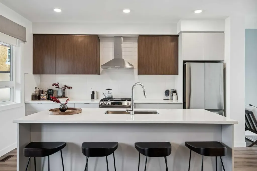 293 Dieppe Drive SW Calgary AB T3E 8H6