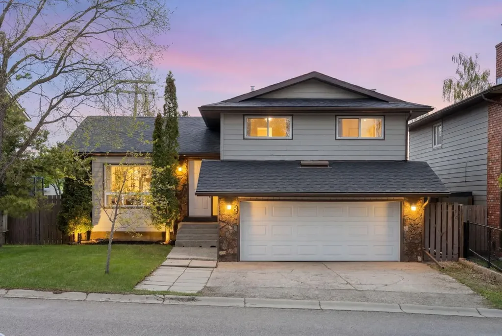 8 Hawkwood Place NW Calgary AB T3G 1X6