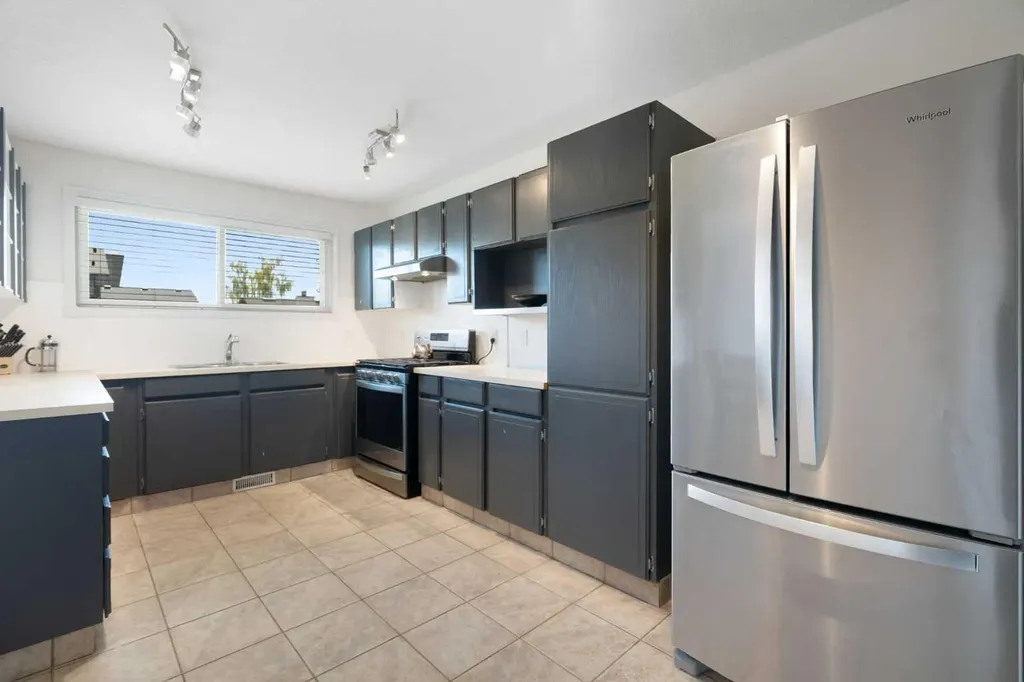 8 Hawkwood Place NW Calgary AB T3G 1X6