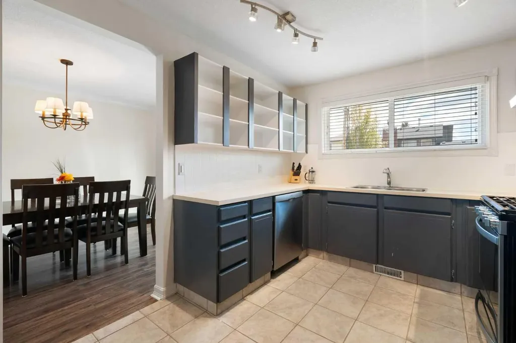 8 Hawkwood Place NW Calgary AB T3G 1X6