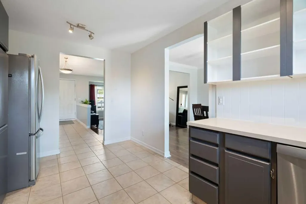 8 Hawkwood Place NW Calgary AB T3G 1X6