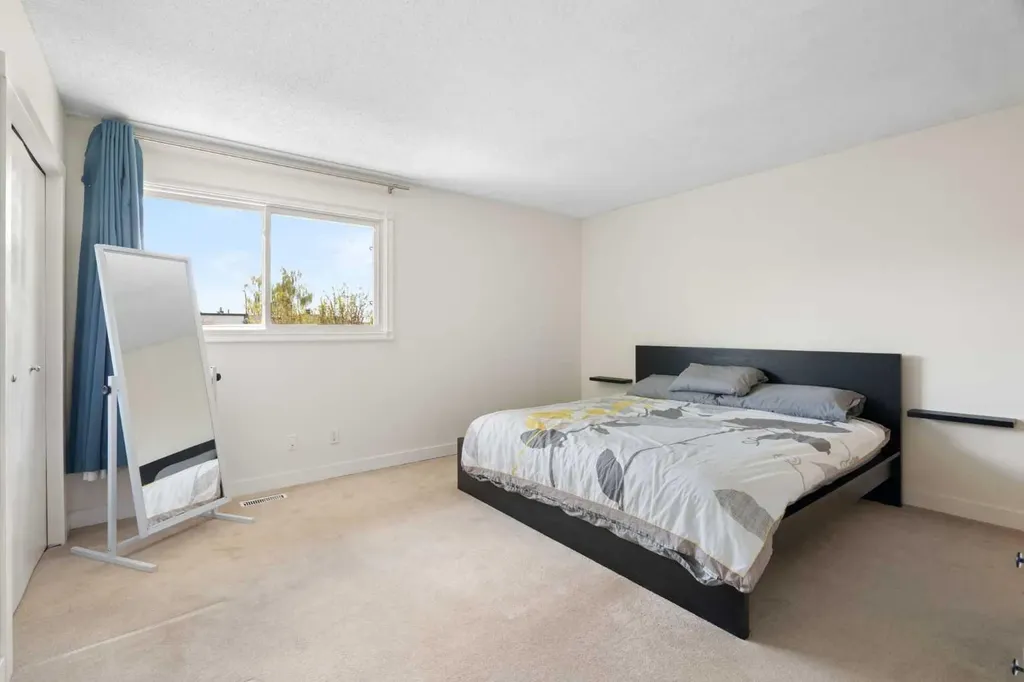 8 Hawkwood Place NW Calgary AB T3G 1X6