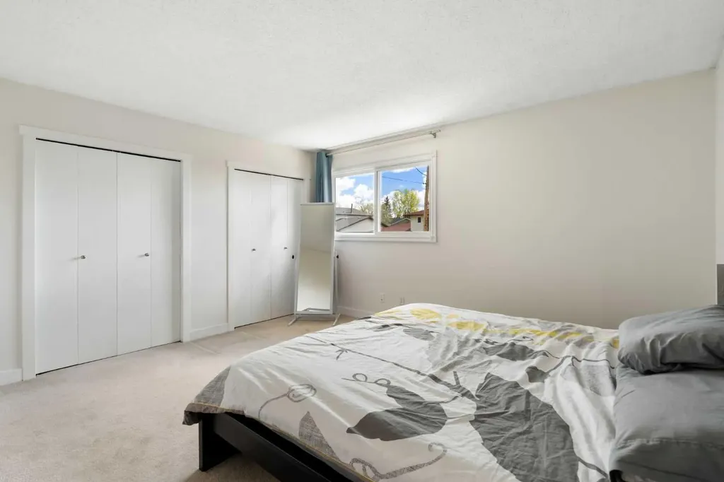 8 Hawkwood Place NW Calgary AB T3G 1X6