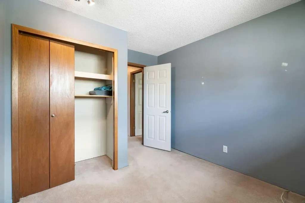 8 Hawkwood Place NW Calgary AB T3G 1X6