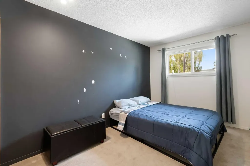 8 Hawkwood Place NW Calgary AB T3G 1X6
