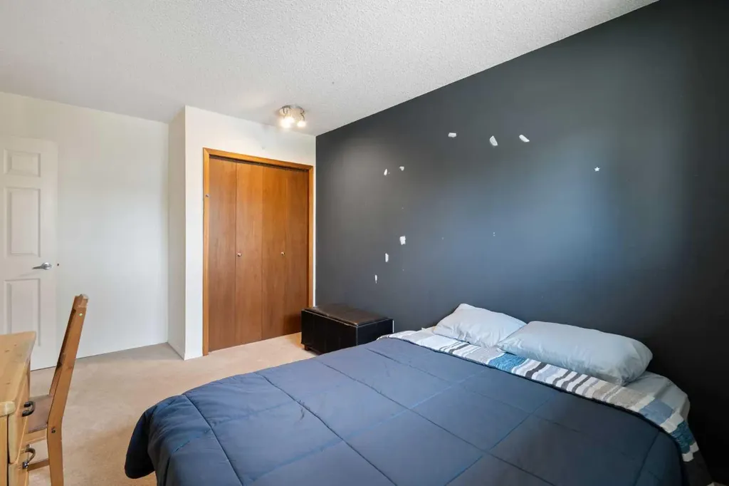 8 Hawkwood Place NW Calgary AB T3G 1X6