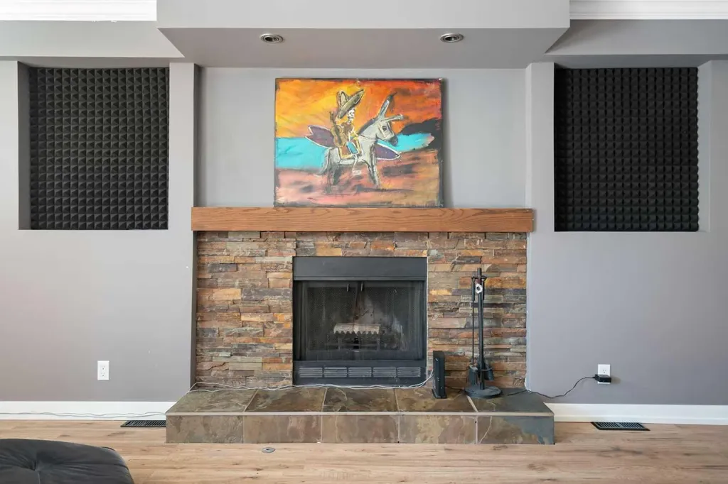 8 Hawkwood Place NW Calgary AB T3G 1X6