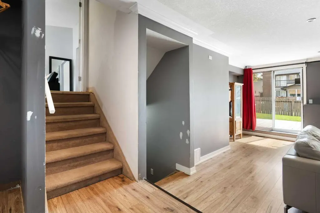 8 Hawkwood Place NW Calgary AB T3G 1X6