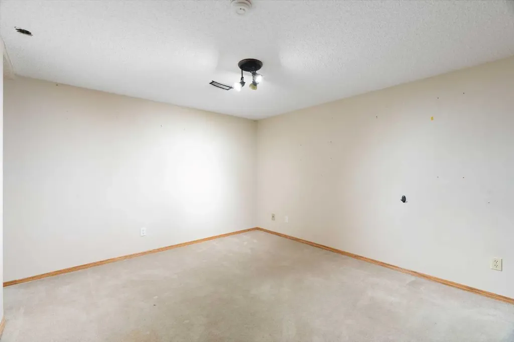 8 Hawkwood Place NW Calgary AB T3G 1X6