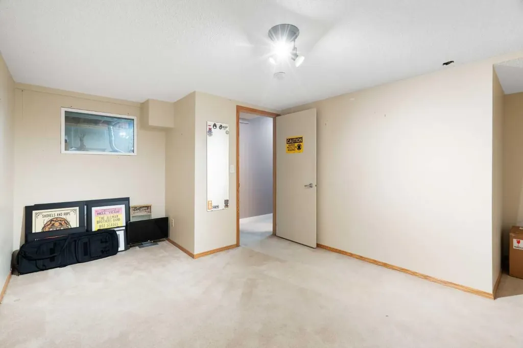 8 Hawkwood Place NW Calgary AB T3G 1X6