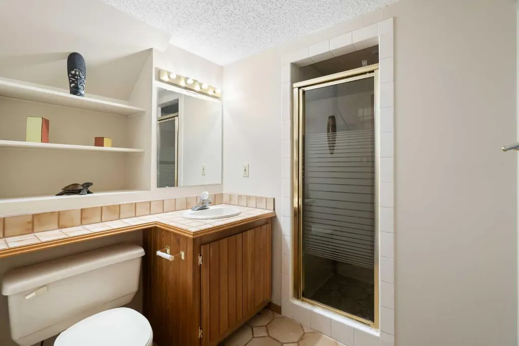 8 Hawkwood Place NW Calgary AB T3G 1X6
