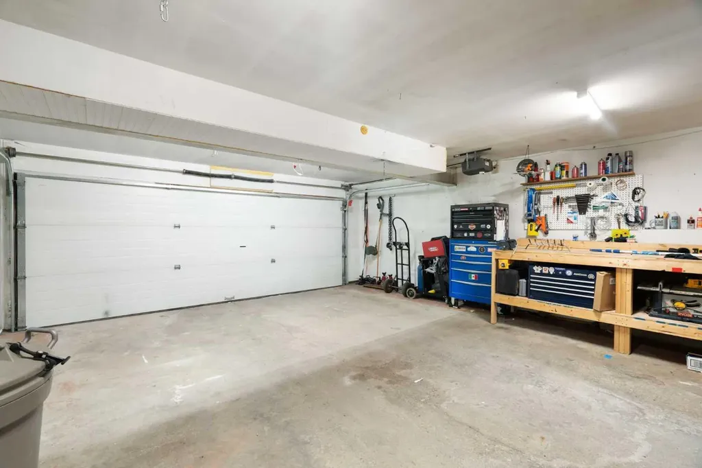 8 Hawkwood Place NW Calgary AB T3G 1X6