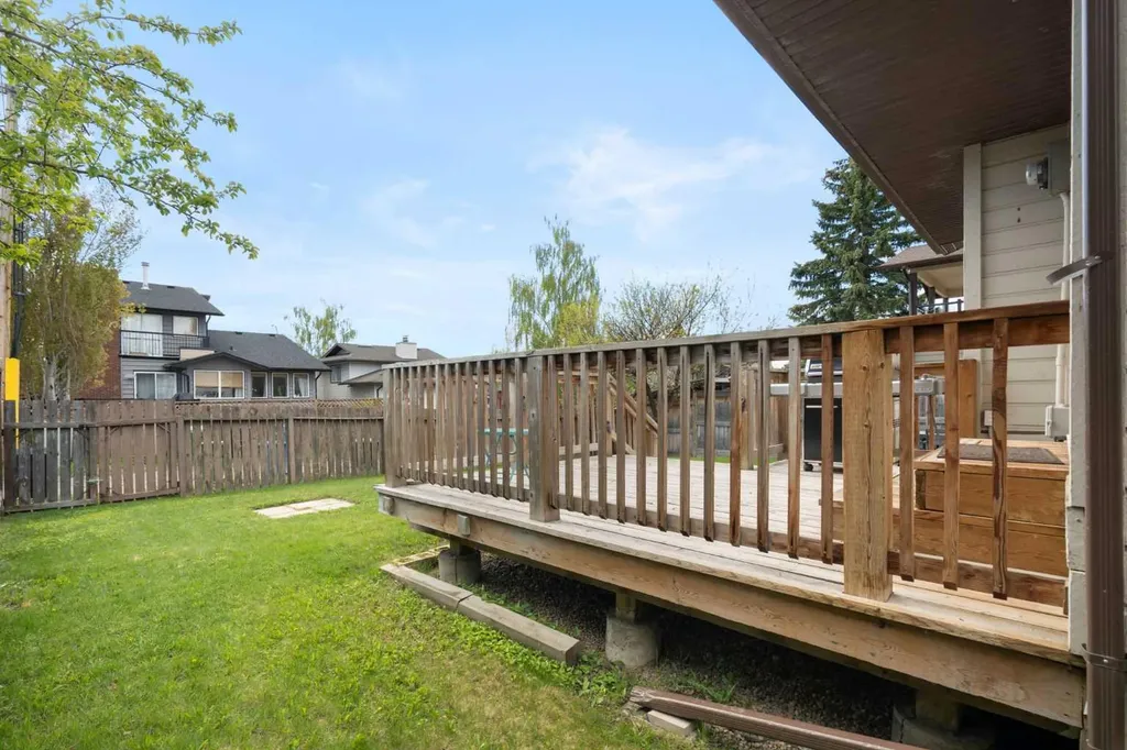 8 Hawkwood Place NW Calgary AB T3G 1X6