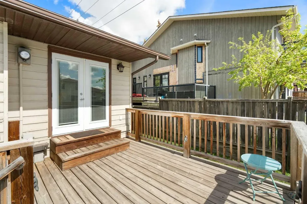 8 Hawkwood Place NW Calgary AB T3G 1X6