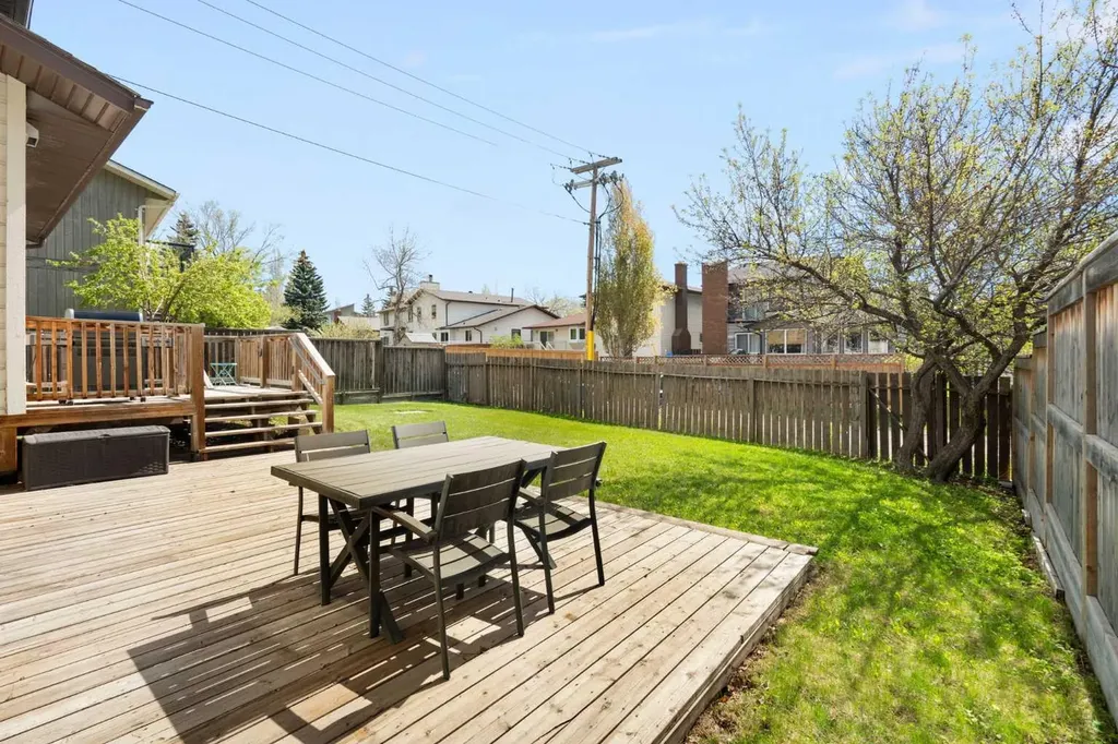 8 Hawkwood Place NW Calgary AB T3G 1X6