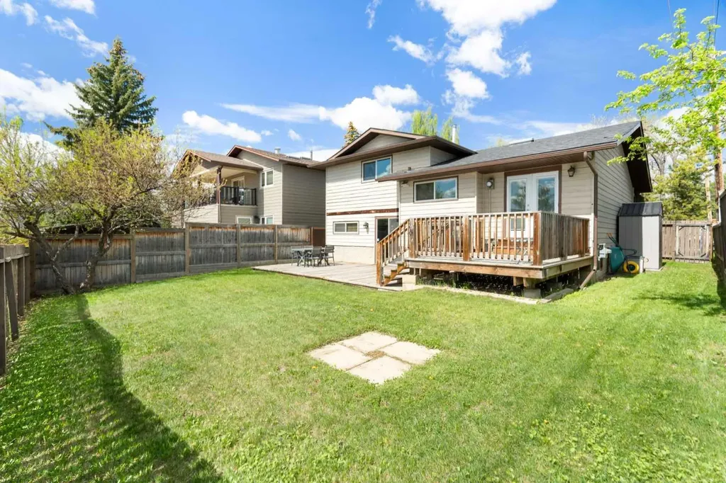 8 Hawkwood Place NW Calgary AB T3G 1X6