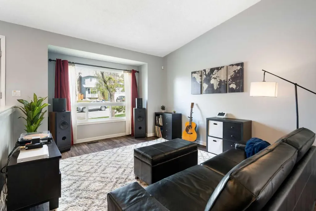 8 Hawkwood Place NW Calgary AB T3G 1X6