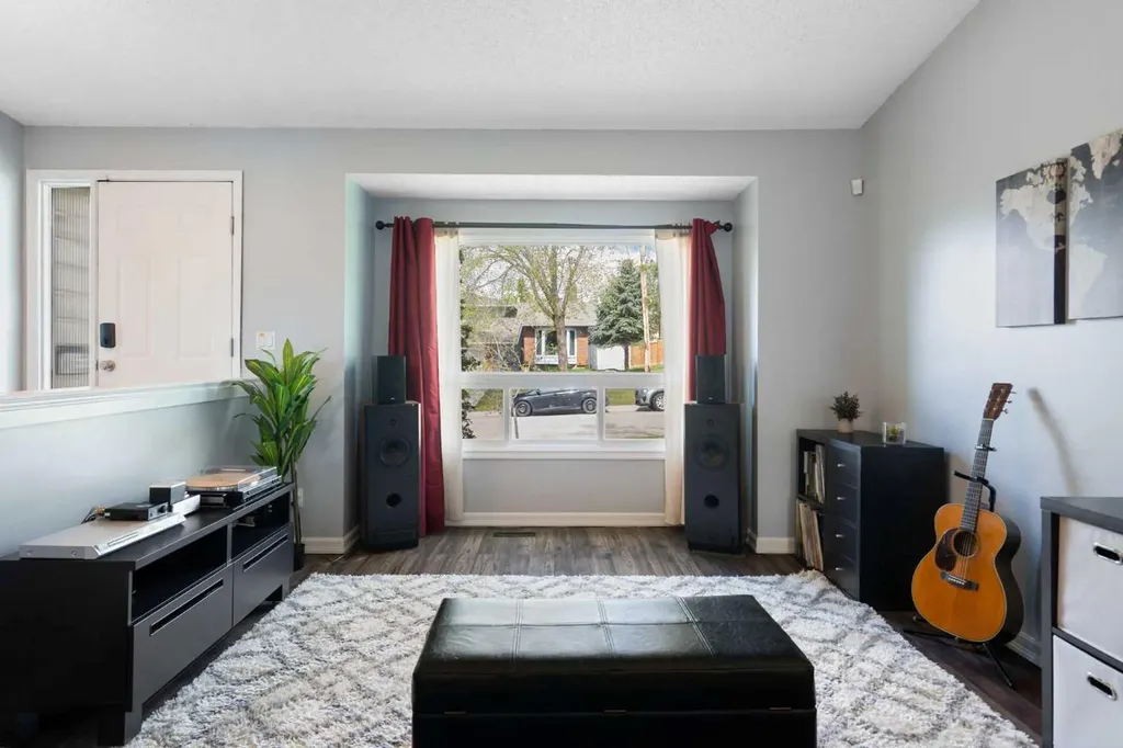 8 Hawkwood Place NW Calgary AB T3G 1X6