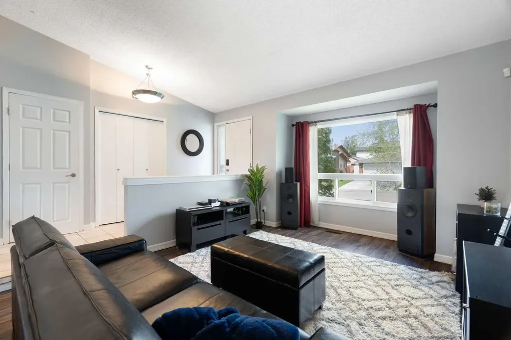 8 Hawkwood Place NW Calgary AB T3G 1X6