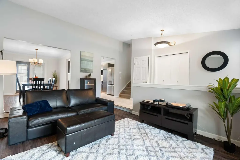 8 Hawkwood Place NW Calgary AB T3G 1X6