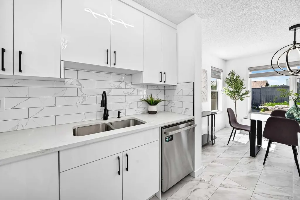12634 Coventry Hills Way NE Calgary AB T3K 4R8