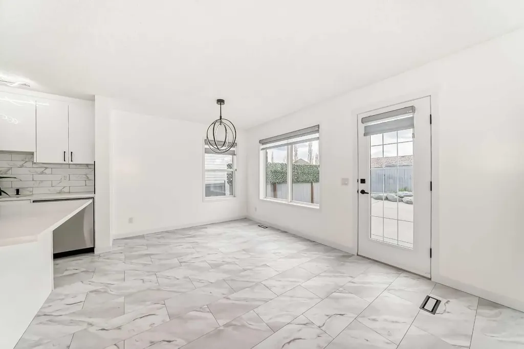 12634 Coventry Hills Way NE Calgary AB T3K 4R8