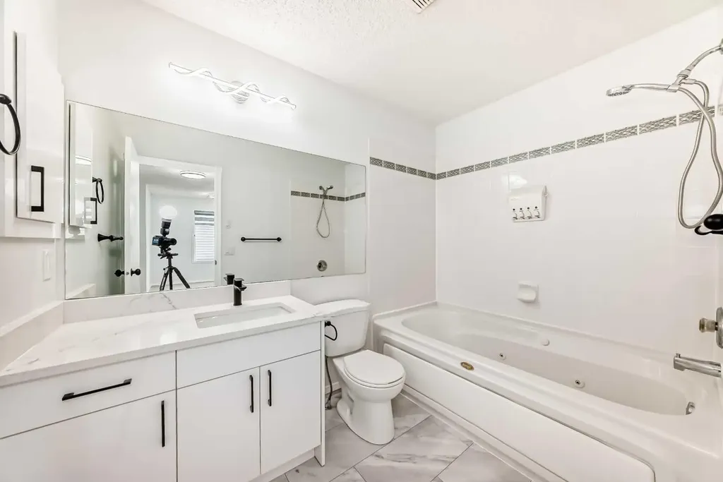 12634 Coventry Hills Way NE Calgary AB T3K 4R8