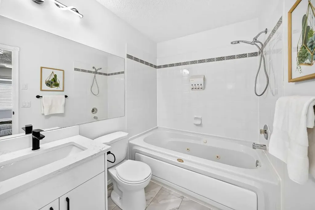12634 Coventry Hills Way NE Calgary AB T3K 4R8