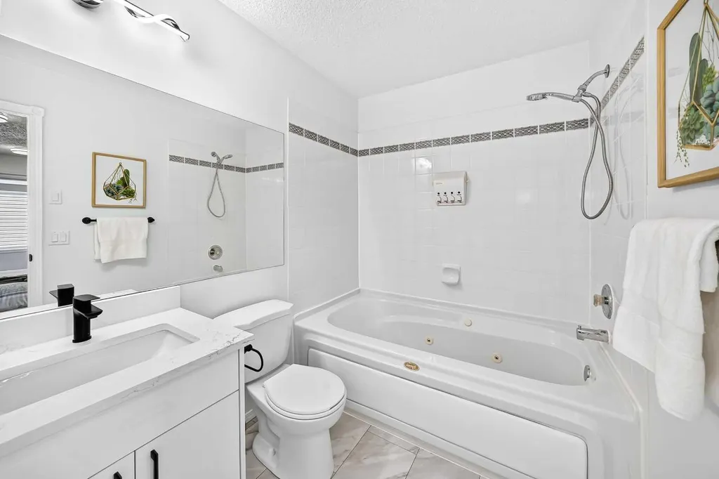 12634 Coventry Hills Way NE Calgary AB T3K 4R8