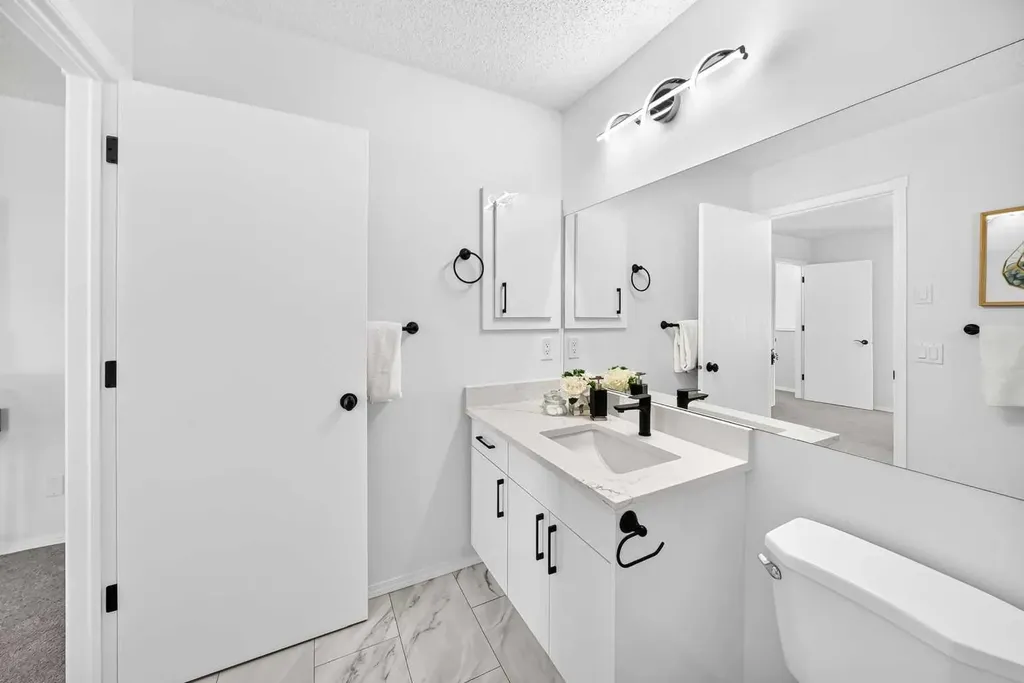12634 Coventry Hills Way NE Calgary AB T3K 4R8