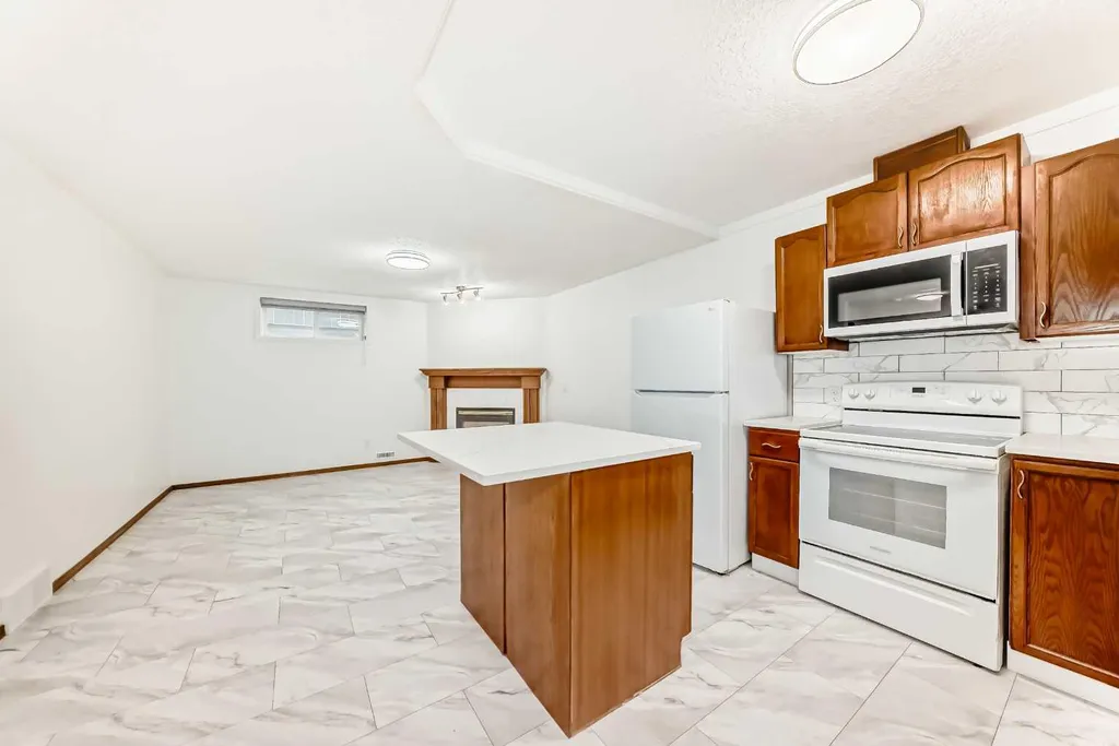12634 Coventry Hills Way NE Calgary AB T3K 4R8