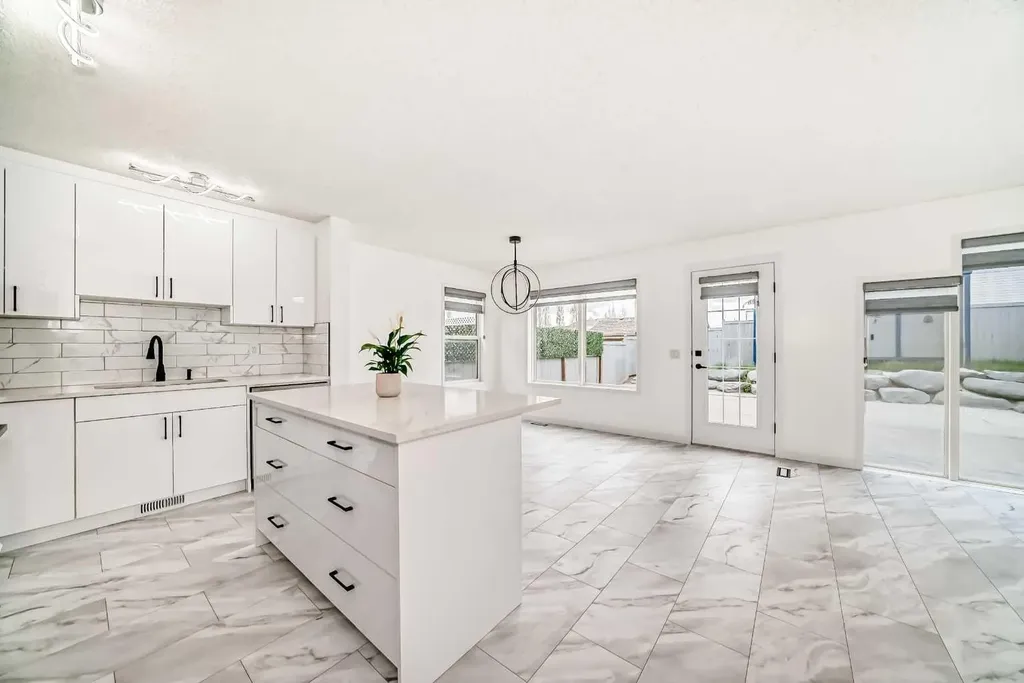 12634 Coventry Hills Way NE Calgary AB T3K 4R8