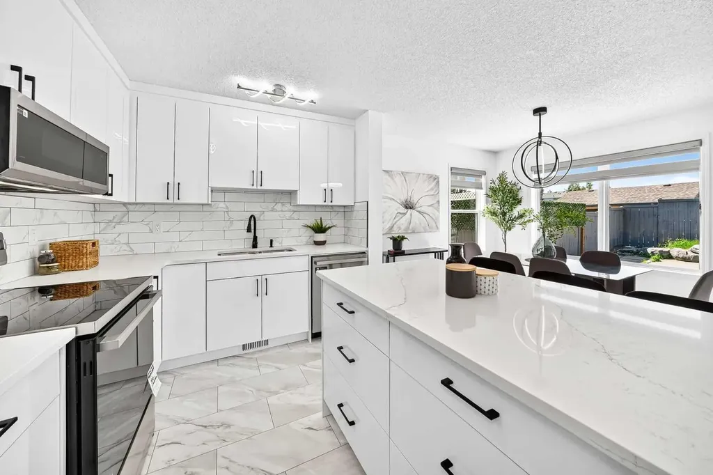 12634 Coventry Hills Way NE Calgary AB T3K 4R8