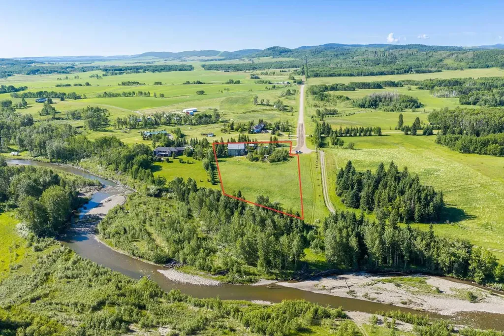 322124 240 Street W Rural Foothills County AB T0L1K0