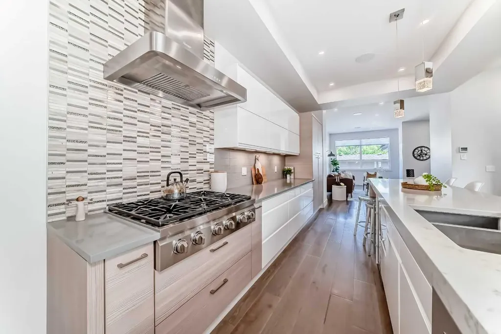 4906 21 Street SW Calgary AB T2T 5B7
