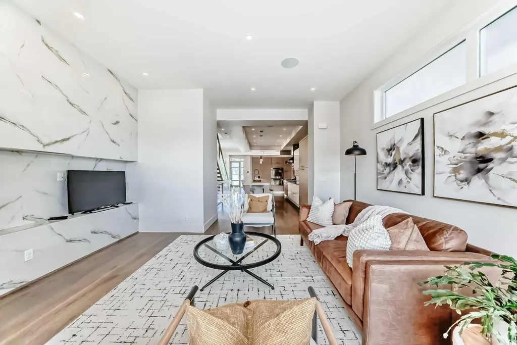 4906 21 Street SW Calgary AB T2T 5B7
