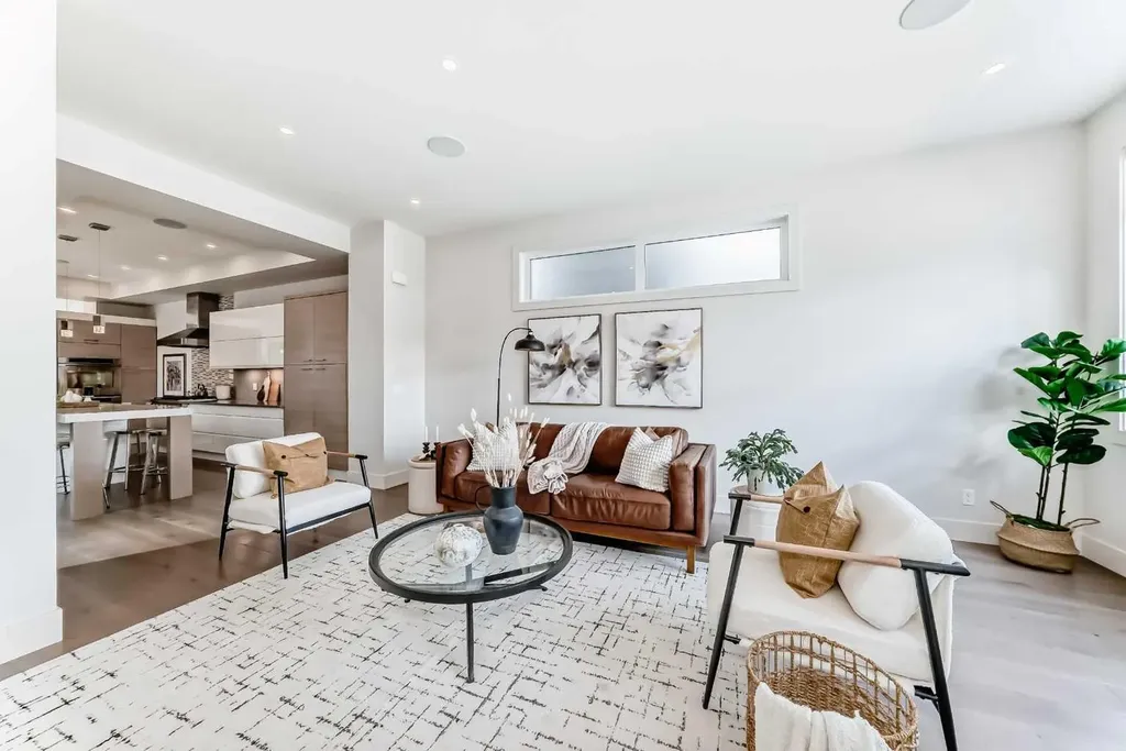 4906 21 Street SW Calgary AB T2T 5B7