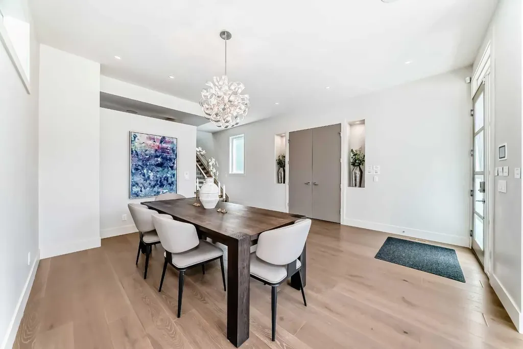 4906 21 Street SW Calgary AB T2T 5B7