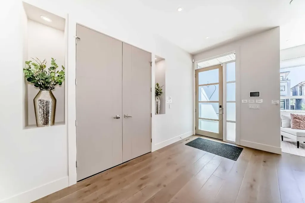 4906 21 Street SW Calgary AB T2T 5B7