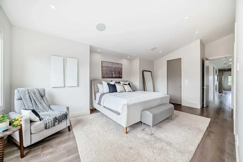 4906 21 Street SW Calgary AB T2T 5B7