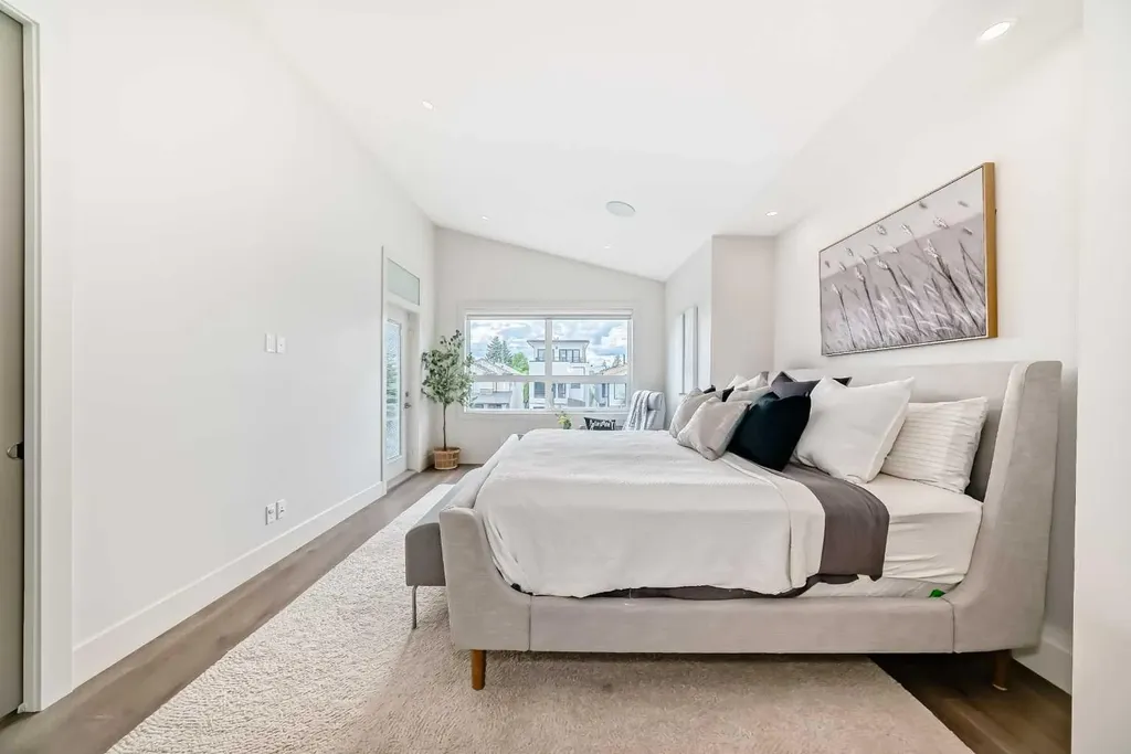 4906 21 Street SW Calgary AB T2T 5B7
