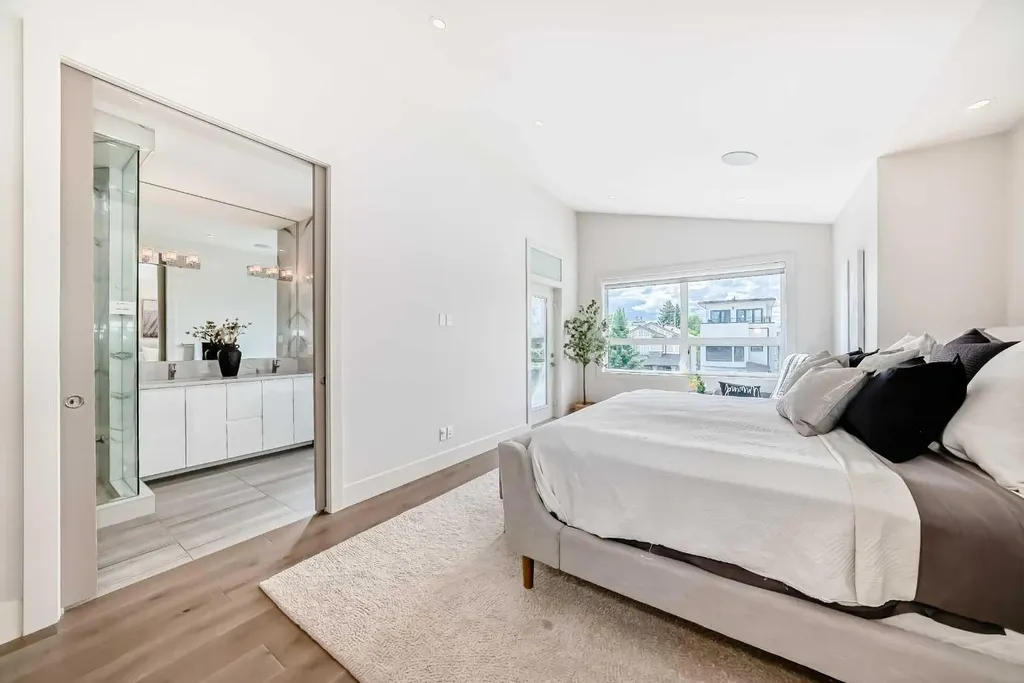 4906 21 Street SW Calgary AB T2T 5B7